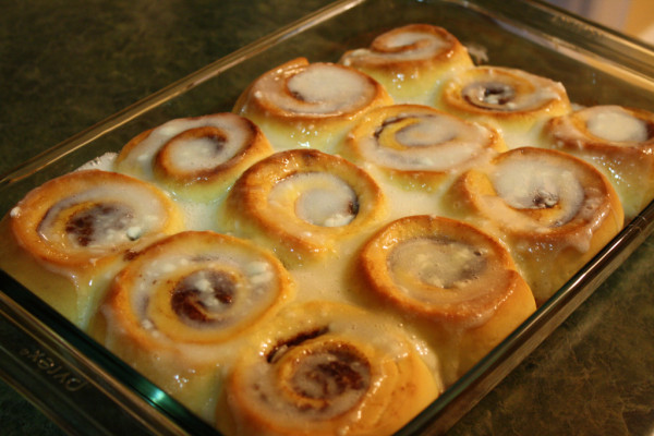 overnight cinnamon rolls // the kosher foodies 5th birthday roundup